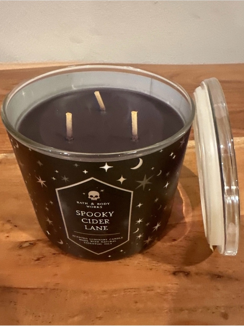 Bath & Body Works: 14.5 Oz 3-Wick Candle: Halloween Spooky Cider Lane Skull Lid - Picture 1 of 5